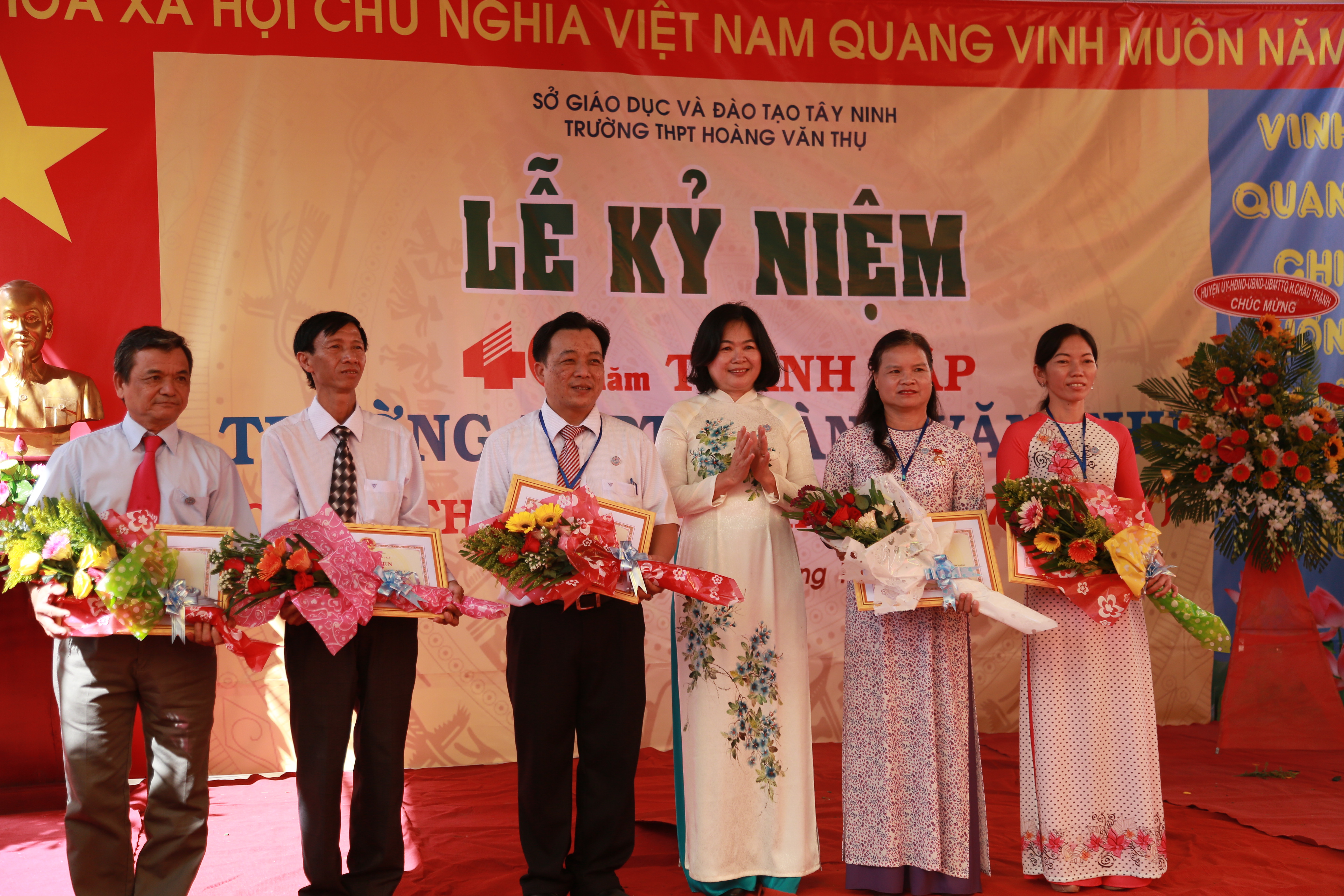 Hoạt động nhà trường